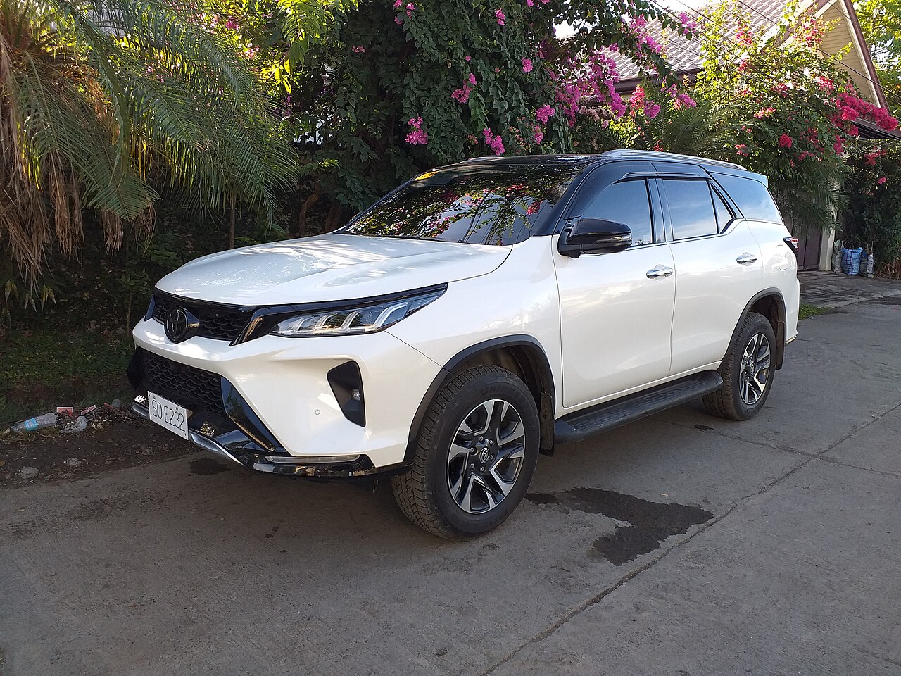 Toyota Fortuner Legender – xe 7 chỗ cho gia đình kiểu SUV khung rời